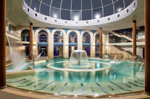 El Palacio del Agua se reinventa, al cumplirse treinta años de la recuperación de la villa termal de Balneario de Mondariz